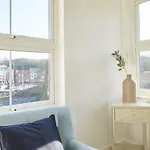 Host & - Osborne House * Γουίτμπι