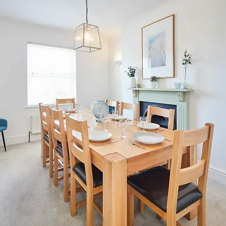 Host & - Osborne House Holiday home *