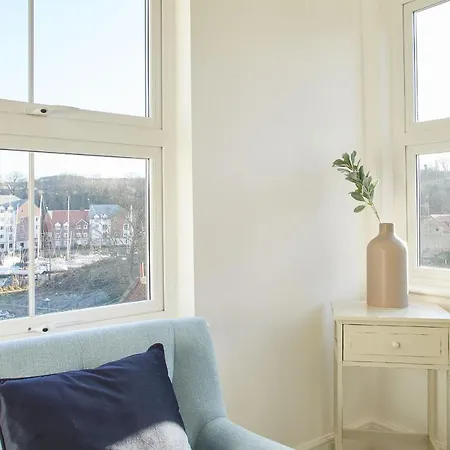 Host & - Osborne House * Whitby