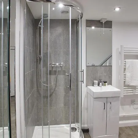 Host & - Osborne House Дом отдыха *